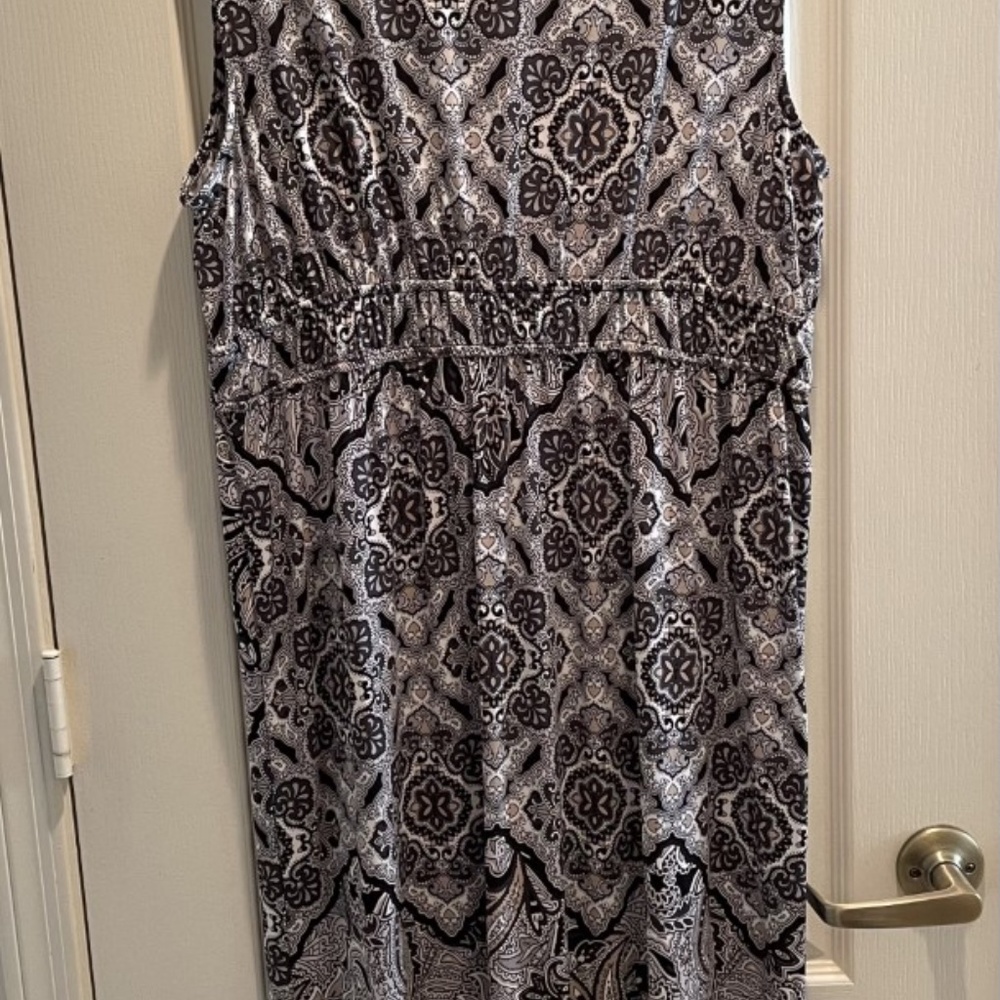 Dress - Picture 3 of 3